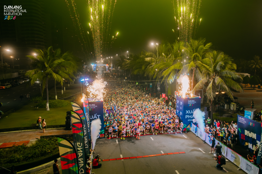 danang internation marathon zen mountain start line